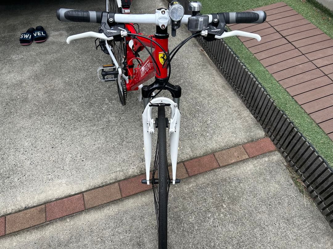 Ferrari クロスバイク 21段変速 レッド