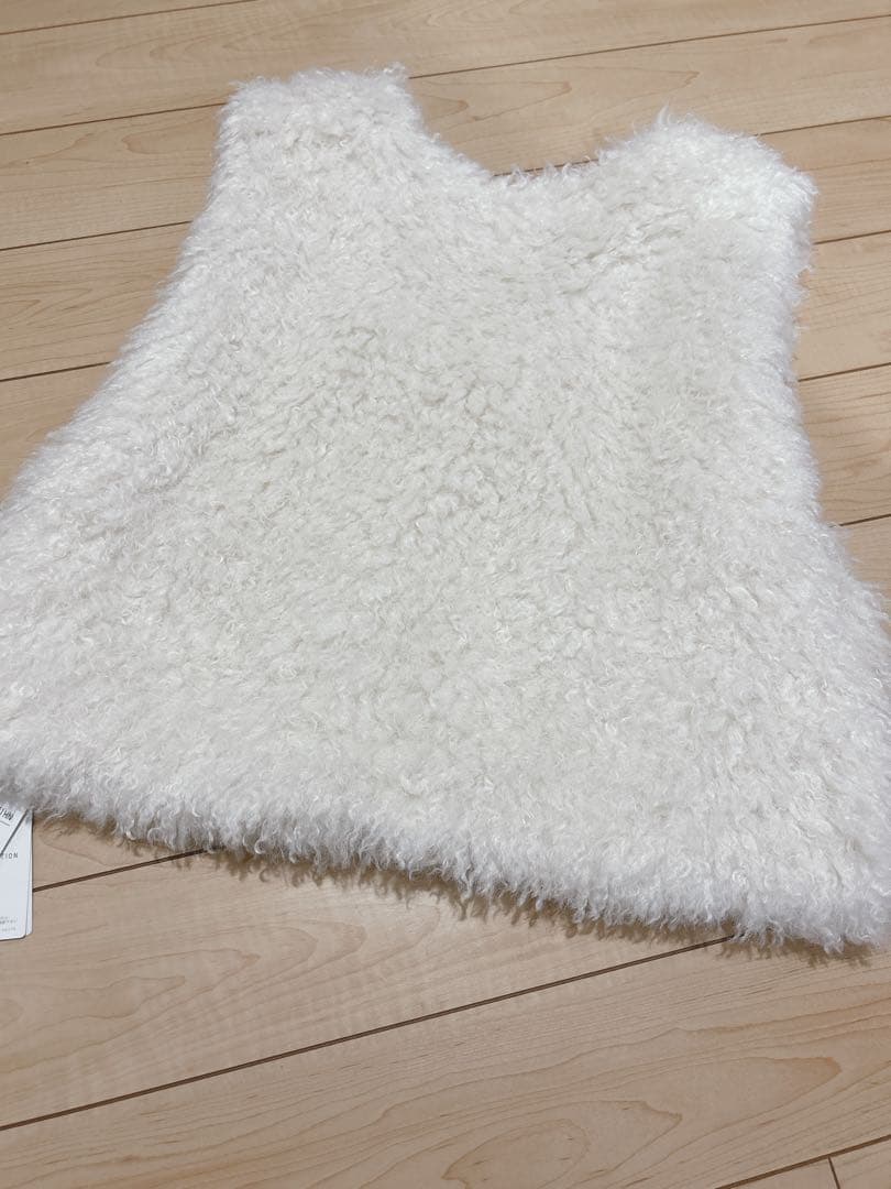 新品　TOMORROWLAND / Ballseyプードルファー Vネックベスト