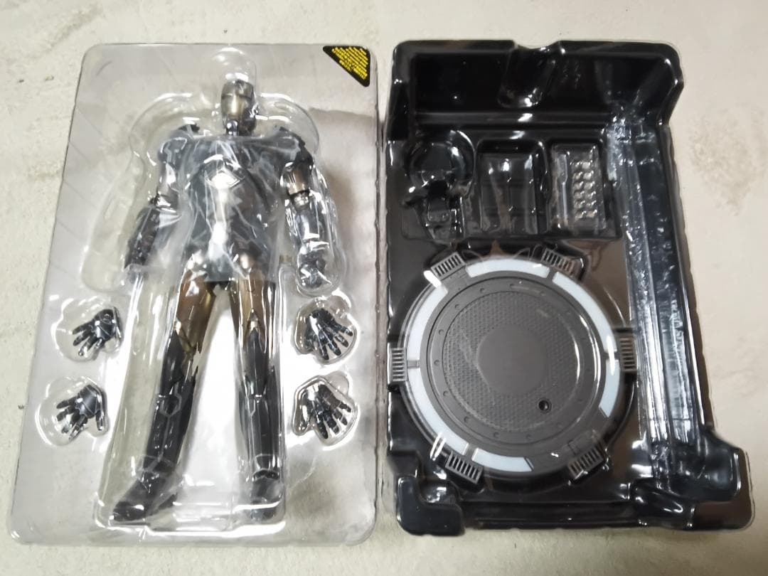 j*o様 ホットトイズ 1/6 アイアンマン マーク15 スニーキー