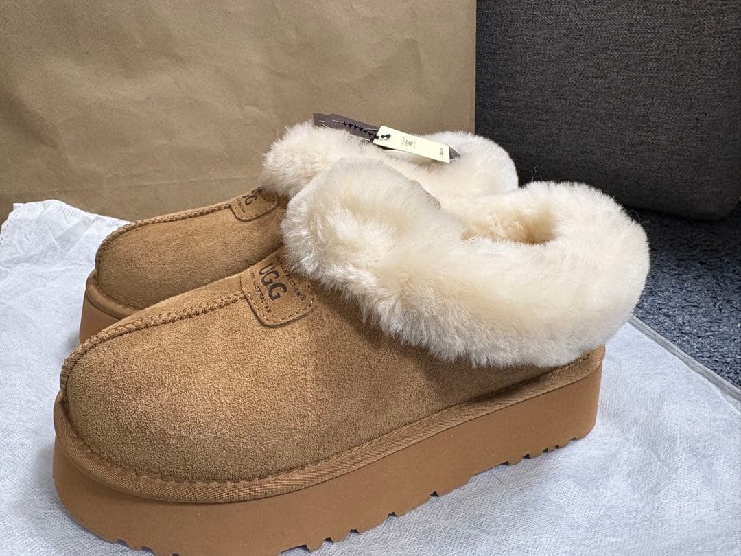 UGG ベージュ 厚底スリッパ