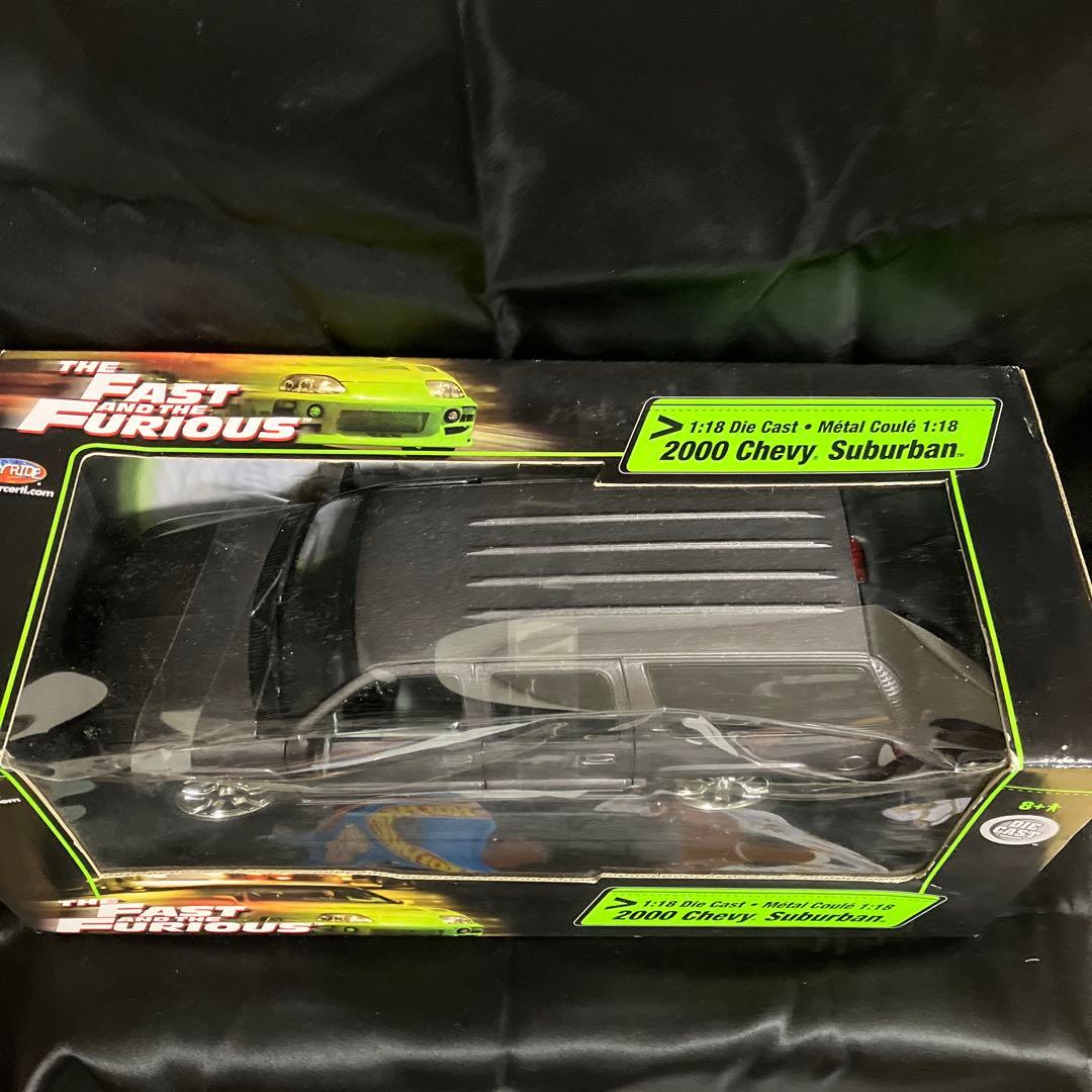 ミニカー 2000 CHEVY SUBERBAN 1/18 JOY RIDE