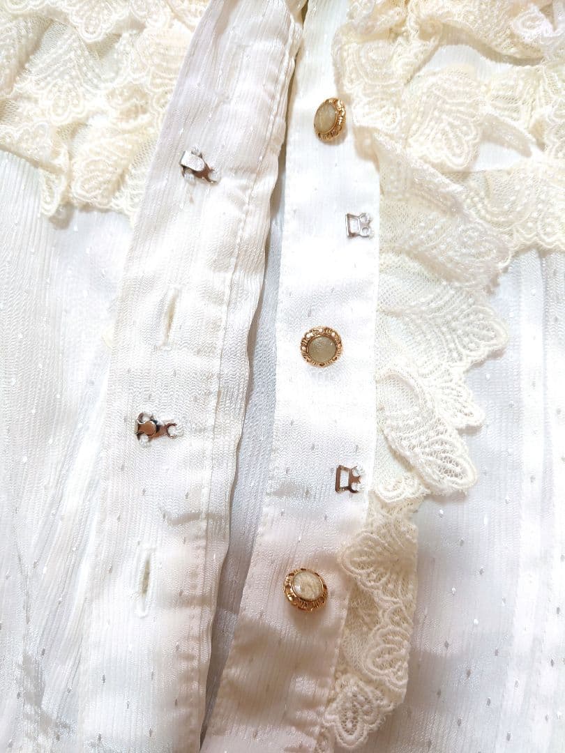 BABY THE STARS SHINE BRIGHT 生成りレースの白ブラウス