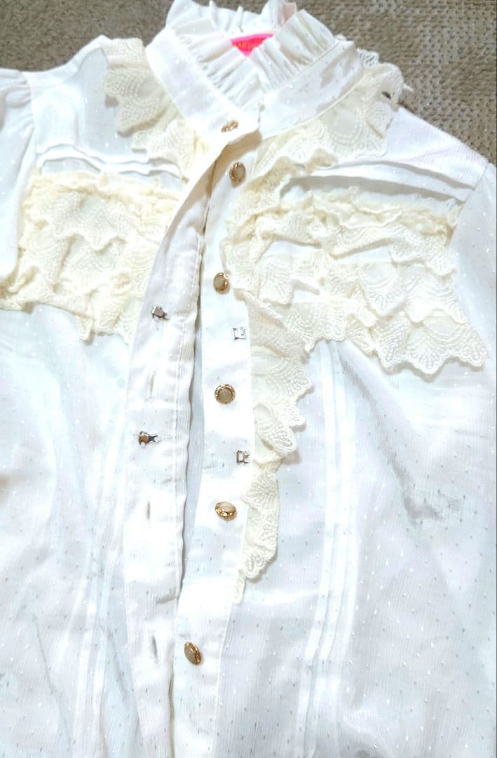 BABY THE STARS SHINE BRIGHT 生成りレースの白ブラウス