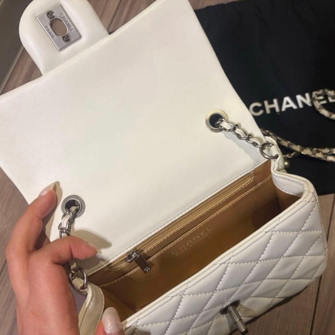 み*ん様 CHANEL ホワイト キルティング ショルダーバッグ ノベルティー