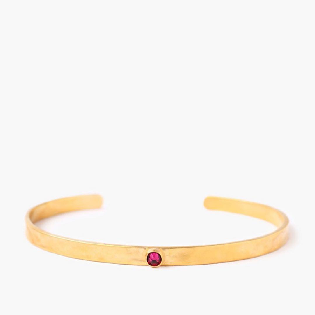 CHAN LUU ゴールド色のバングル ルビー付き