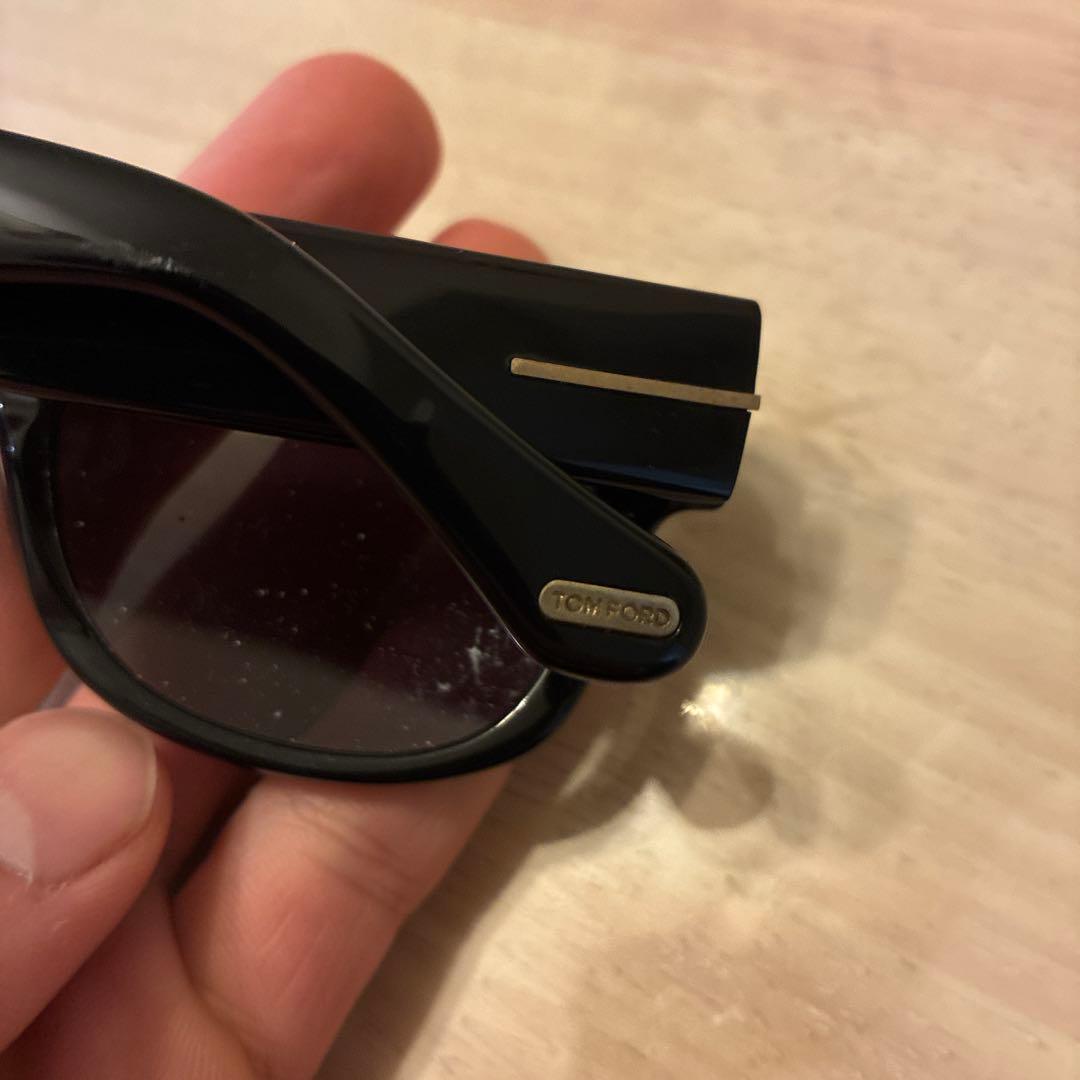TOM FORD TF 540 B5 ブラックサングラス