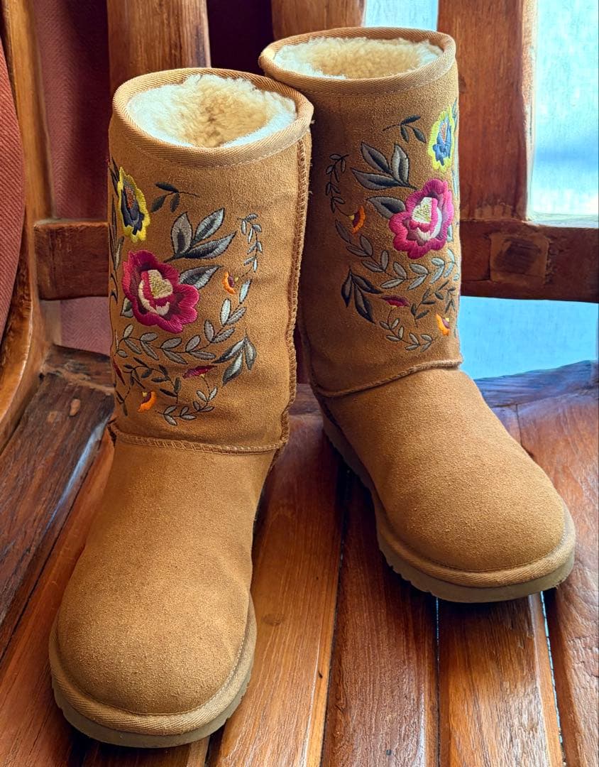 りん様　Hawaii限定✨UGG✨Juliette Floral✨刺繍入