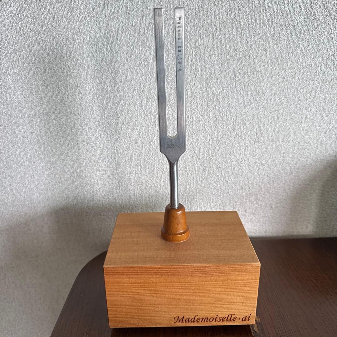 マドモアゼル愛　音叉、音叉箱、CD付き