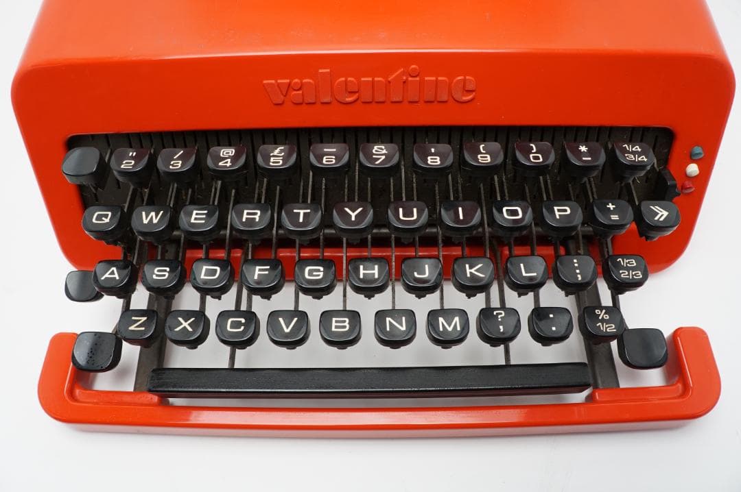 動作品　Olivetti Valentine タイプライター　未使用リボン付