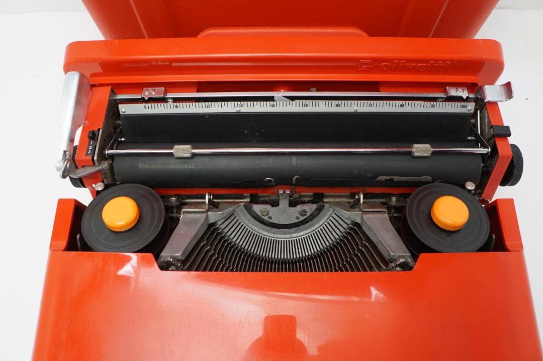 動作品　Olivetti Valentine タイプライター　未使用リボン付