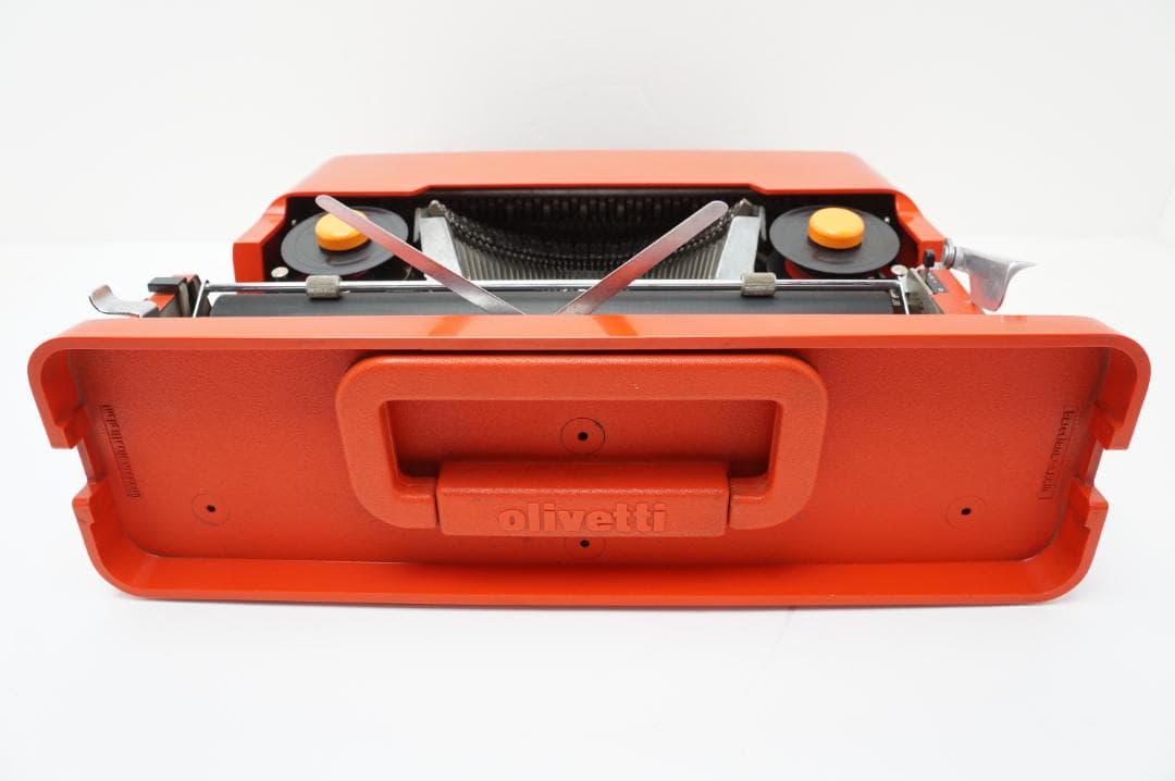 動作品　Olivetti Valentine タイプライター　未使用リボン付