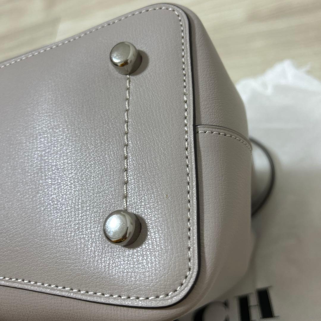 新品 COACH グレージュ ハンドバッグ