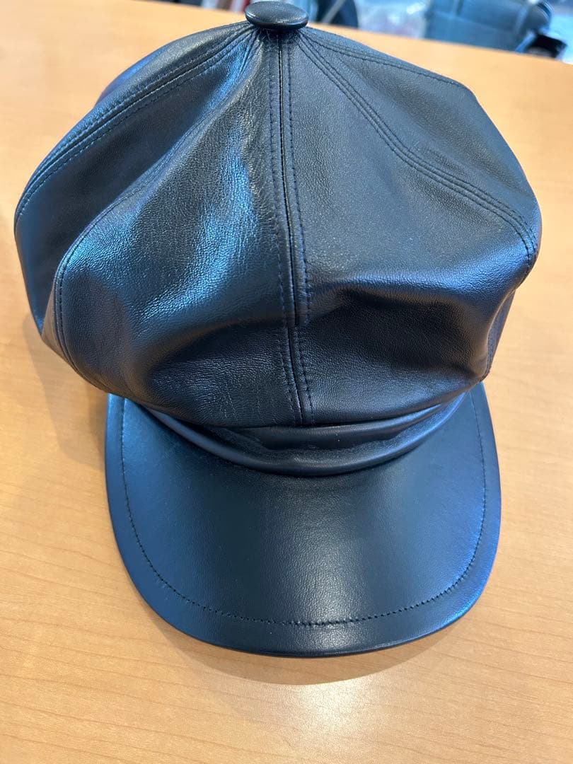 PRADA プラダ　レザーキャスケット