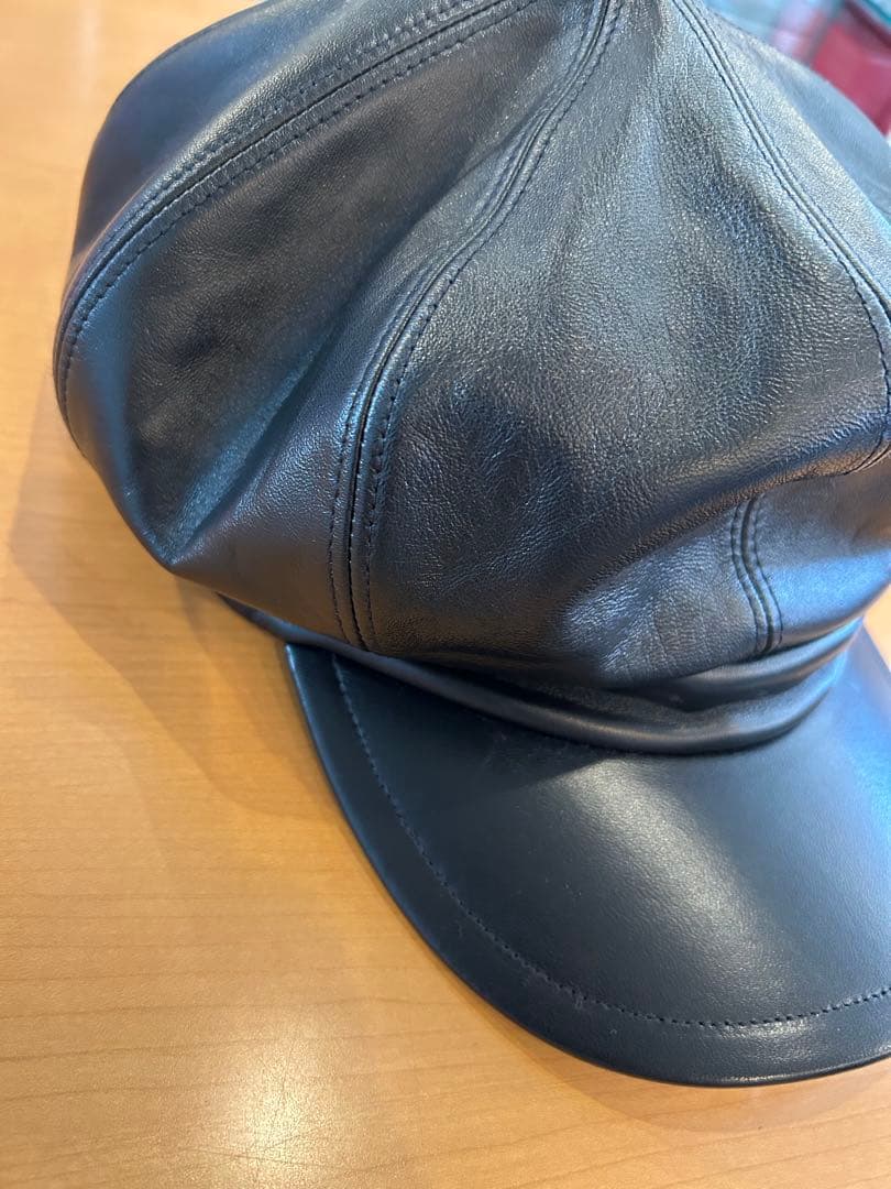 PRADA プラダ　レザーキャスケット