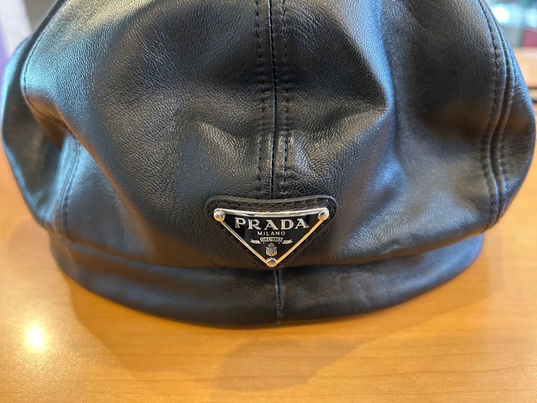 PRADA プラダ　レザーキャスケット