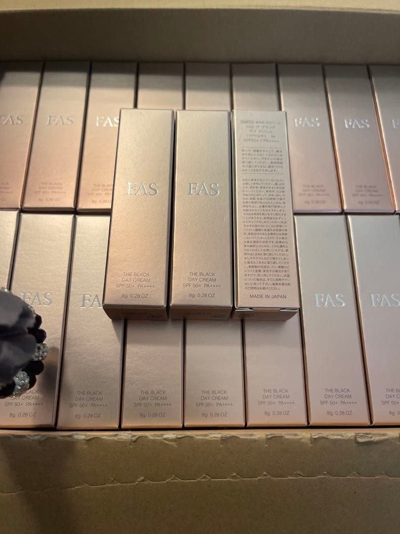 FASザブラック デイ クリーム 8g×40個