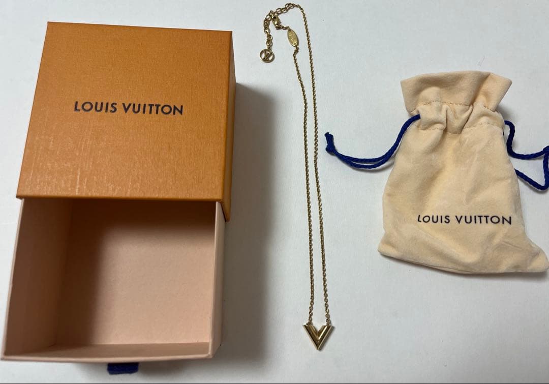 LOUIS VUITTON エッセンシャルV ネックレス　M61083