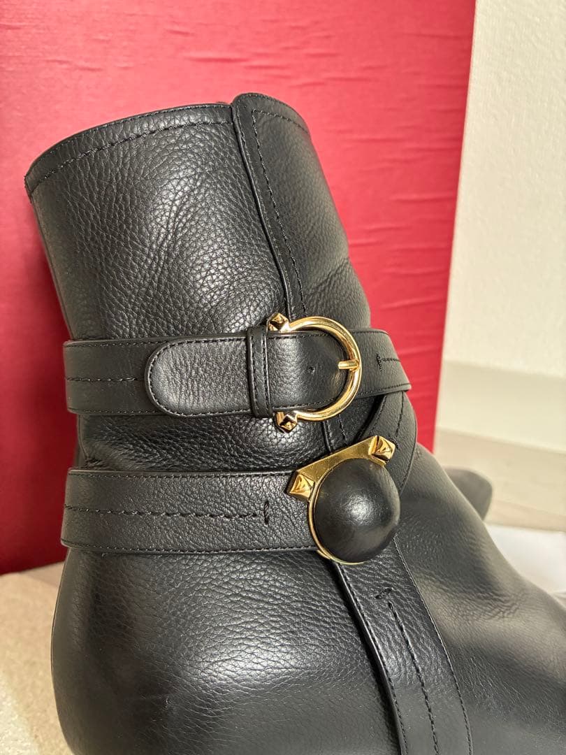 極美品 Ferragamo ブラックレザー　ミドルブーツ　箱付き　24cm