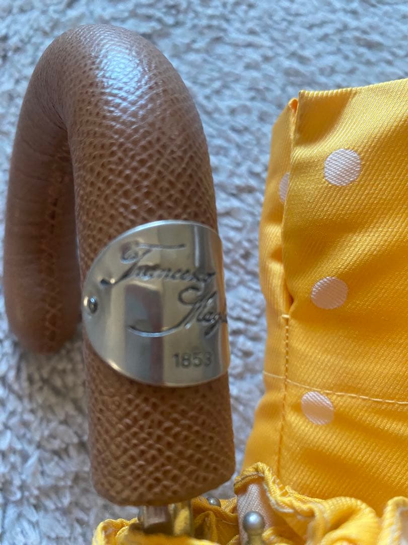 水玉模様の折りたたみ傘