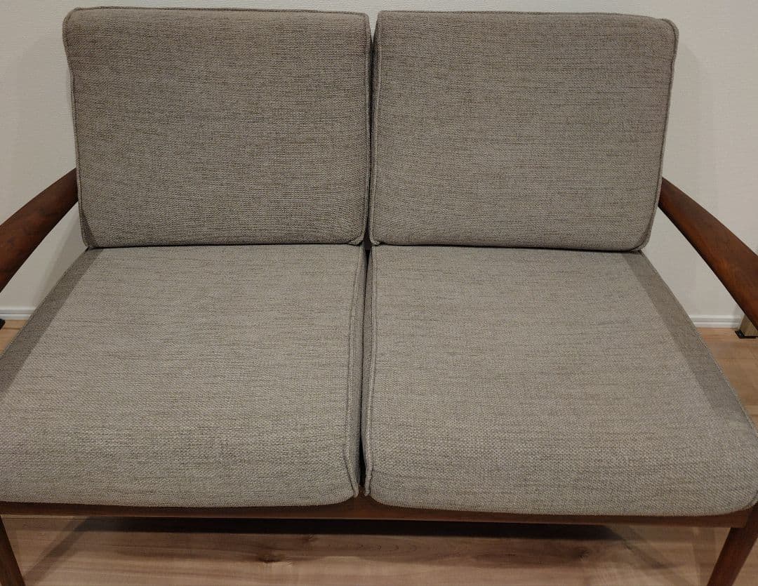 Y〜〜Y　IDC大塚家具　ソファ「シネマN2」　 ウォールナット材