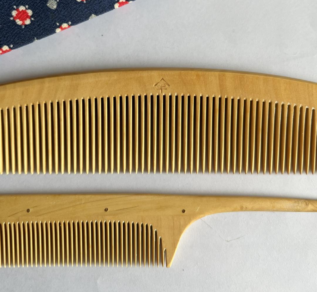 つげ櫛　ケース箱入り　２本