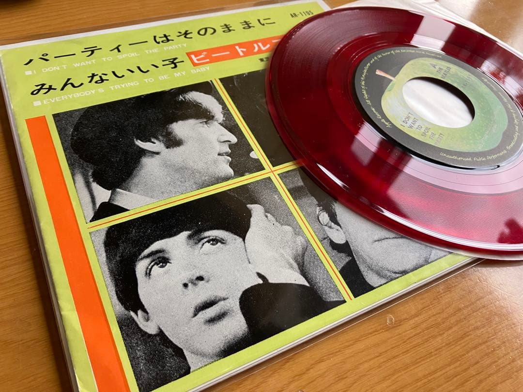 パーティは極上の赤盤　アップル　ビートルズ