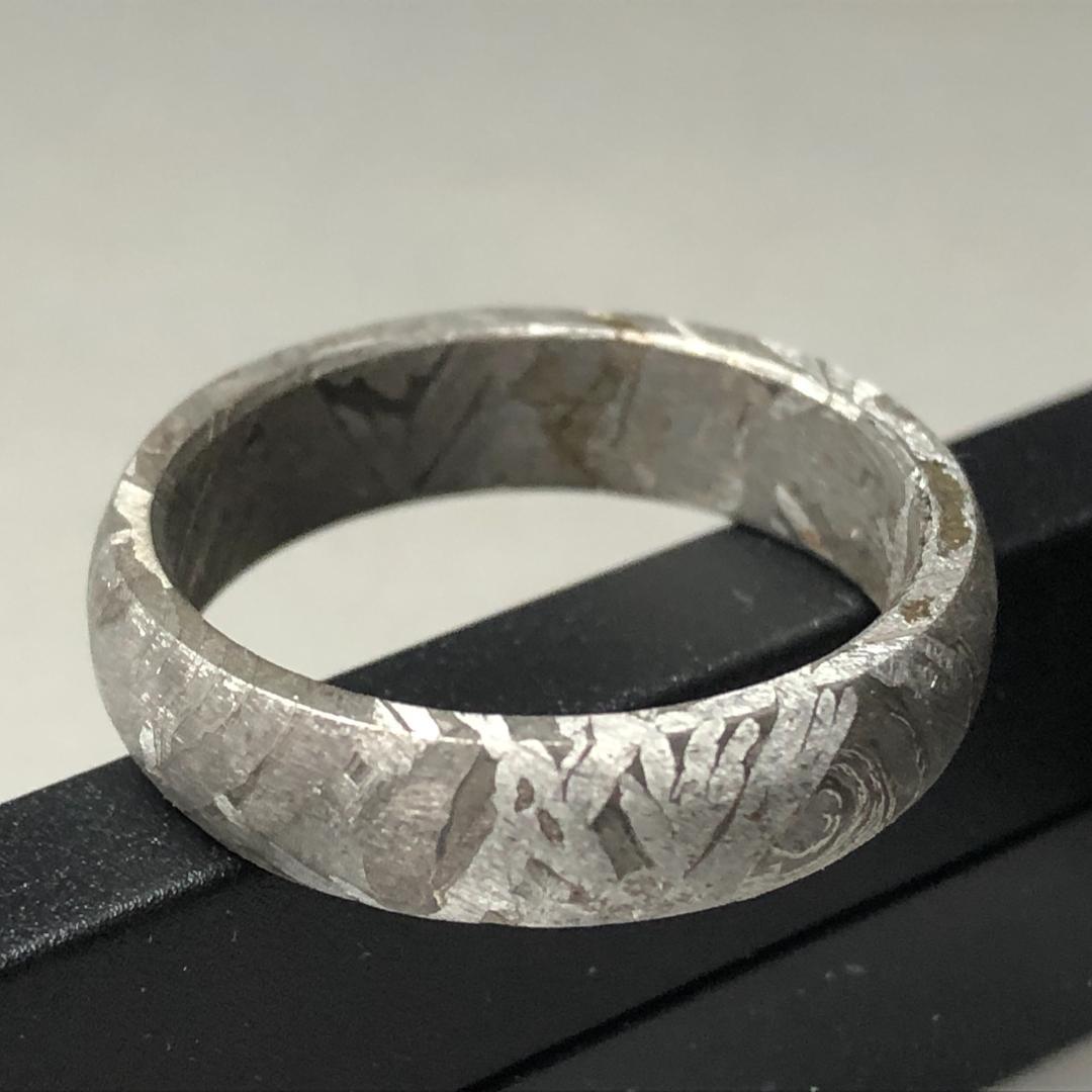 アルタイ隕石 メテオライト リング　くりぬき　指輪　鉄隕石｜希少