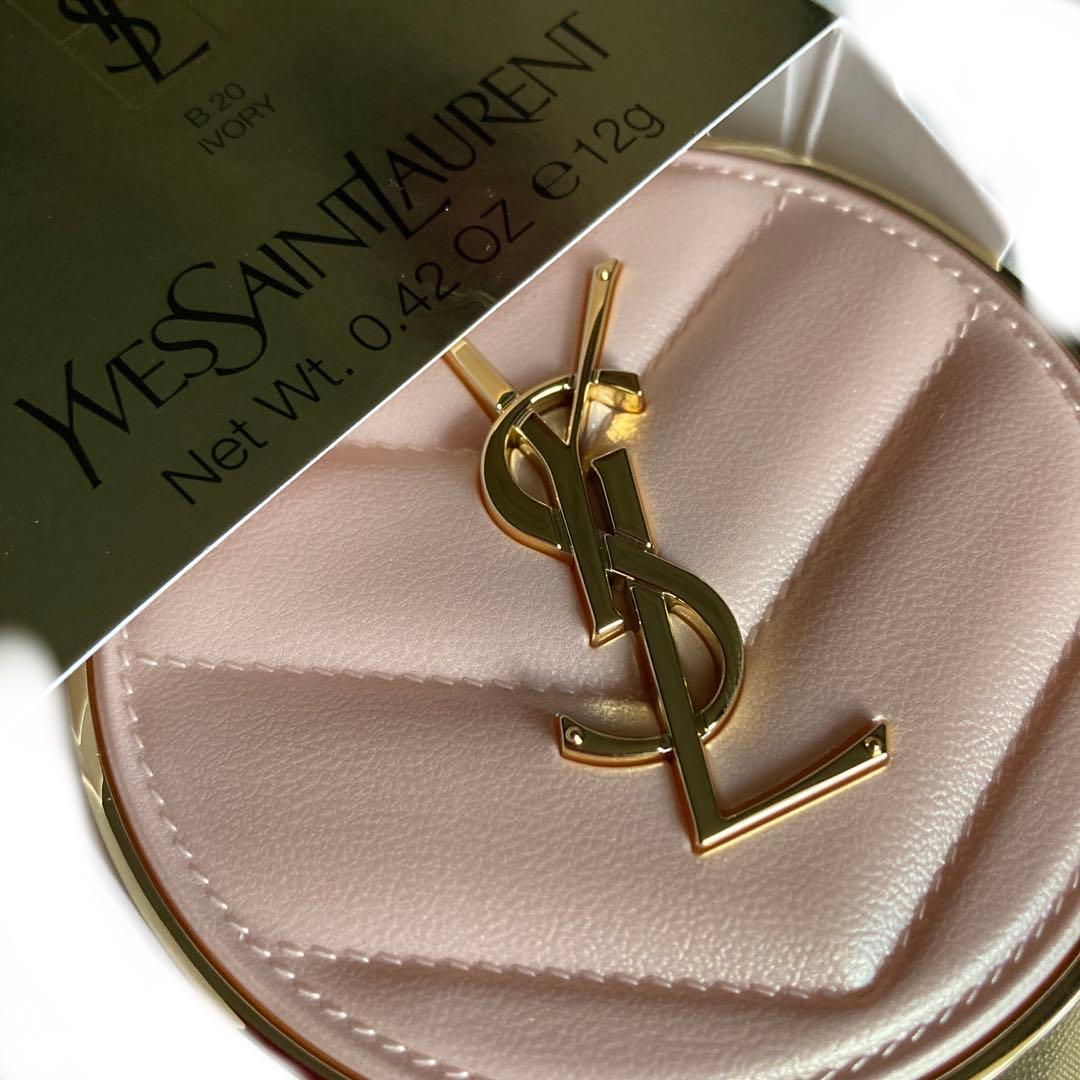 送料込☆二回使用 イヴ・サンローラン☆ラディアントタッチグロウパクト