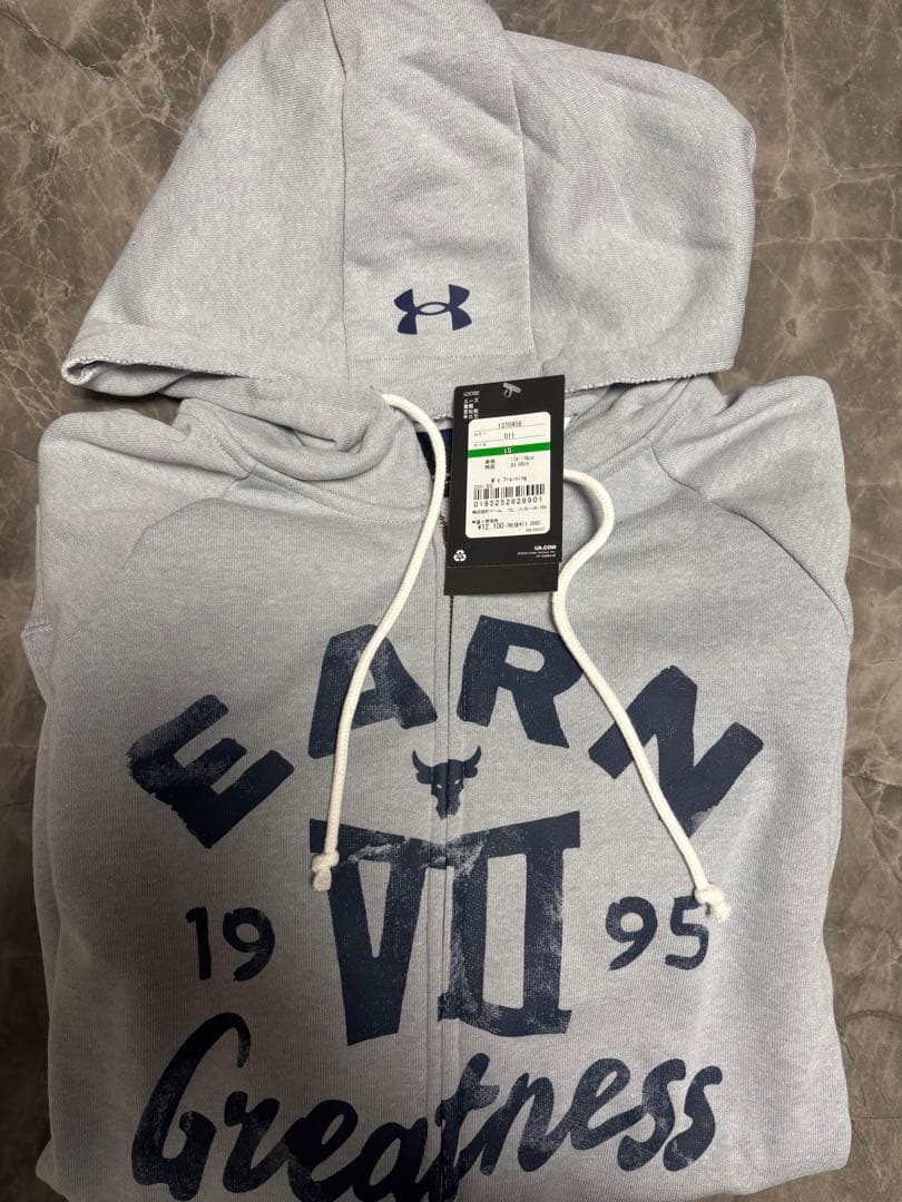 アンダーアーマー メンズ福袋 サイズL 缶