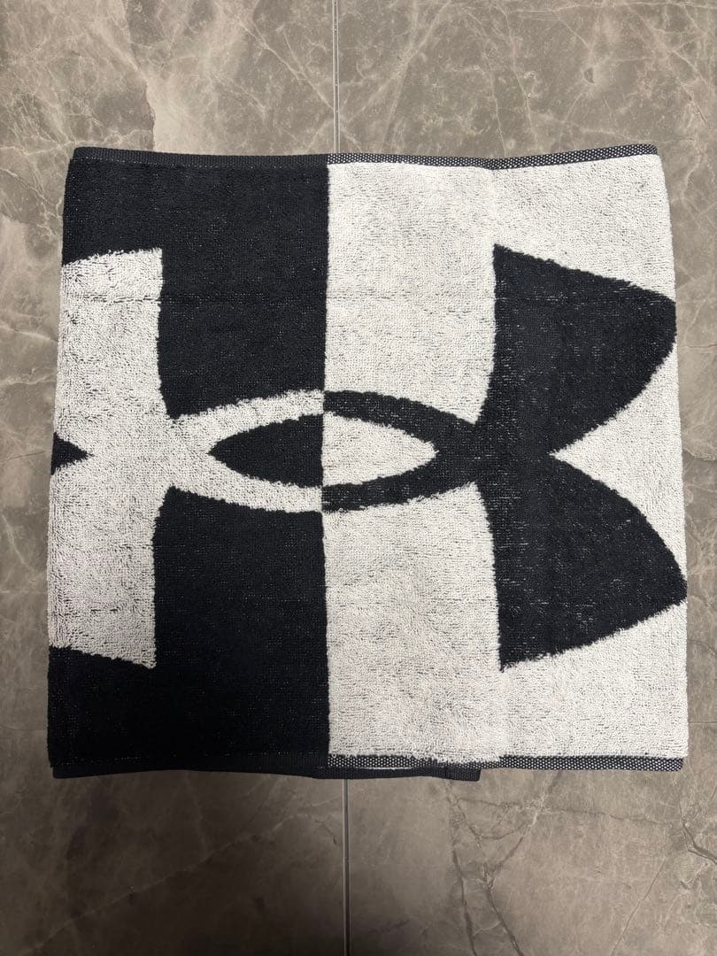 アンダーアーマー メンズ福袋 サイズL 缶