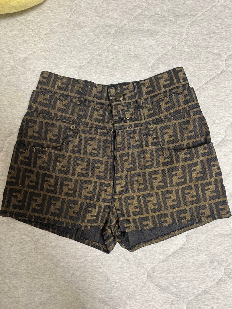 FENDI フェンディ ズッカ柄 ロゴ総柄 ショートパンツ　正規品　レア物