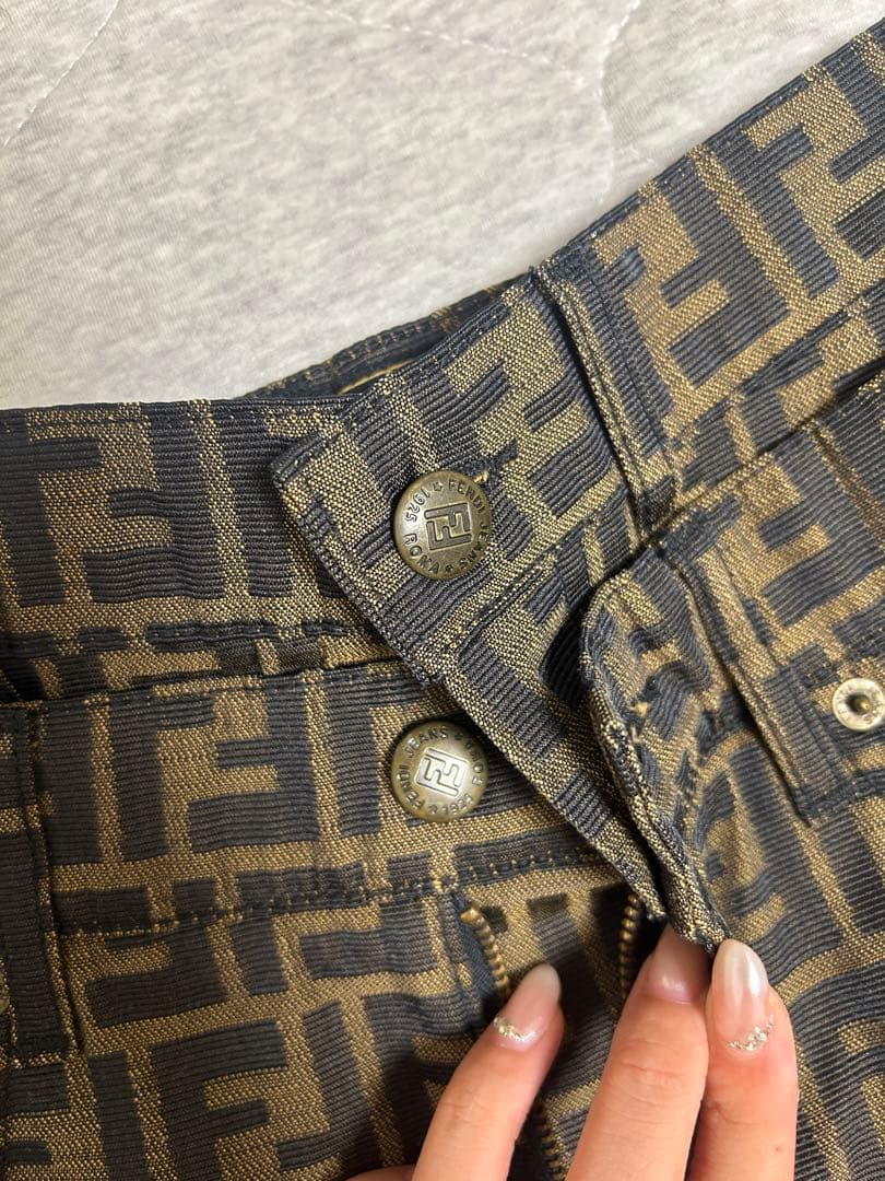 FENDI フェンディ ズッカ柄 ロゴ総柄 ショートパンツ　正規品　レア物