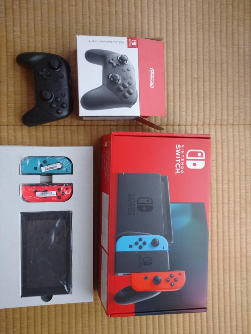 NINTENDO SWITCH 本体 と プロコン