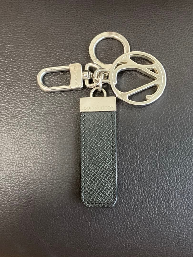 Louis Vuitton LVサークル キーリング バッグチャーム
