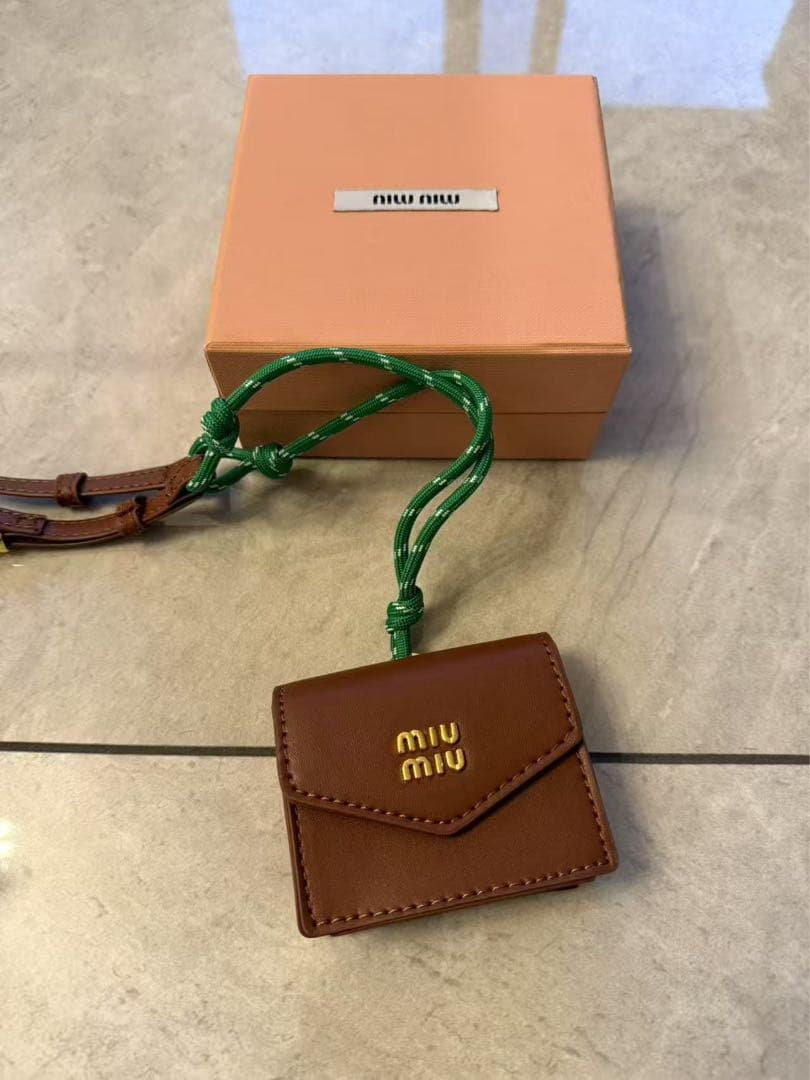 ミュウミュウ　miumiu レザーxコード トリック