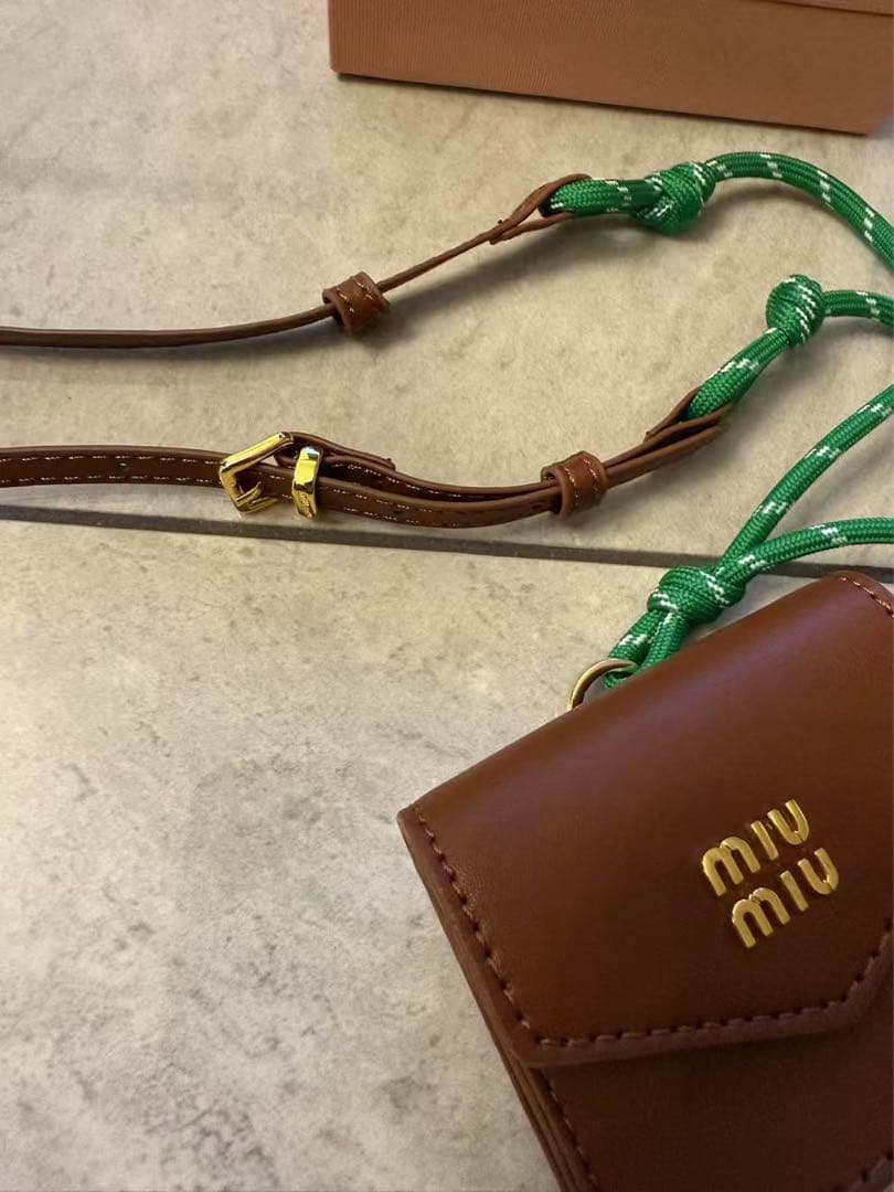 ミュウミュウ　miumiu レザーxコード トリック