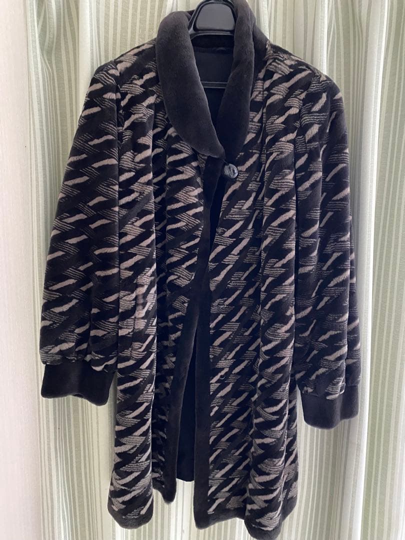 婦人服　毛皮　フェイクファーコート ブラックグレー