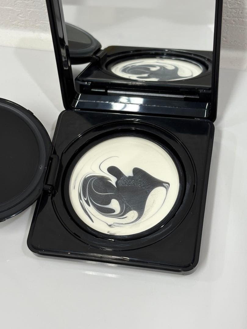 Givenchy 化粧下地 ソワンノワールＵＶコンパクト