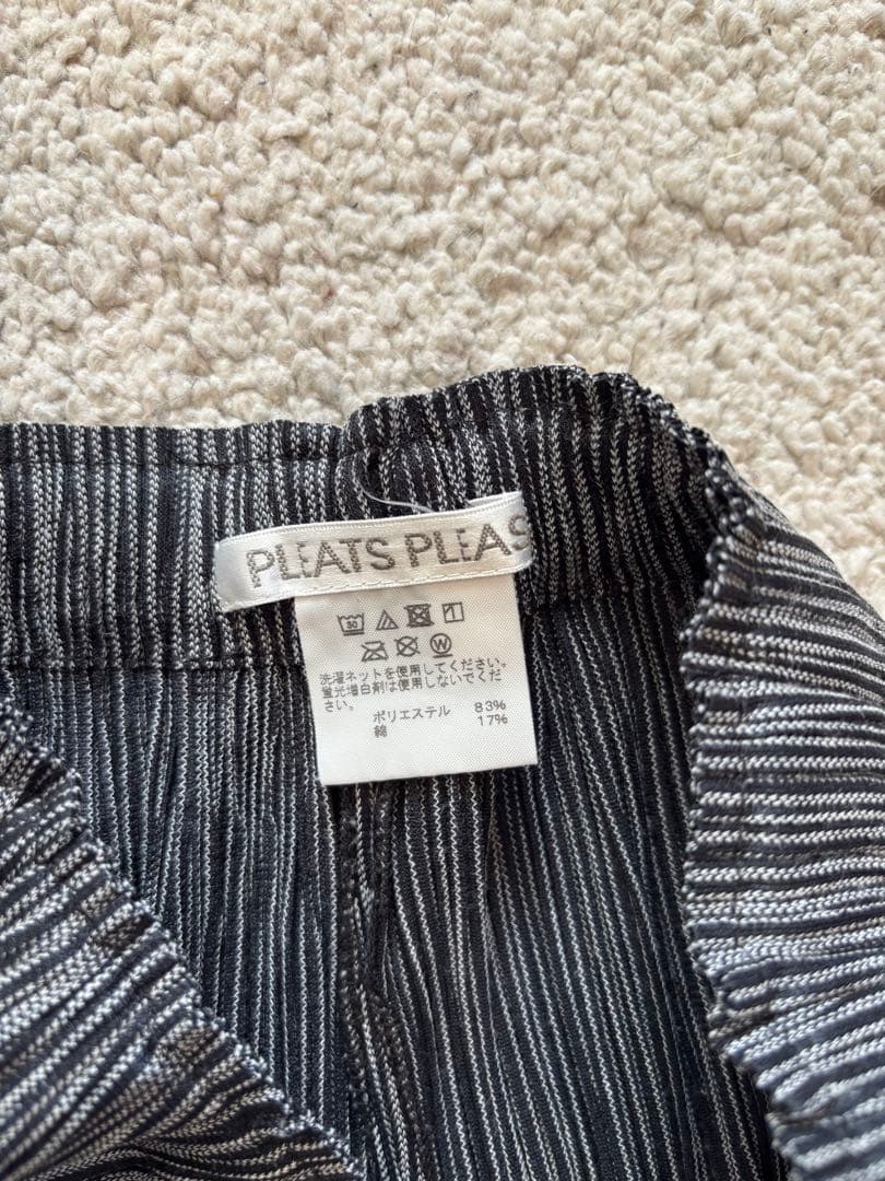 プリーツプリーズ　イッセイミヤケ　ポリエステル✖️綿　ストライプ　パンツ　ネイビー