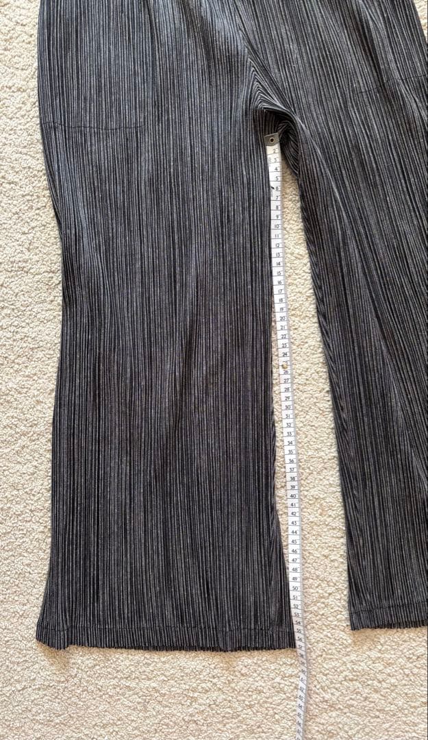 プリーツプリーズ　イッセイミヤケ　ポリエステル✖️綿　ストライプ　パンツ　ネイビー