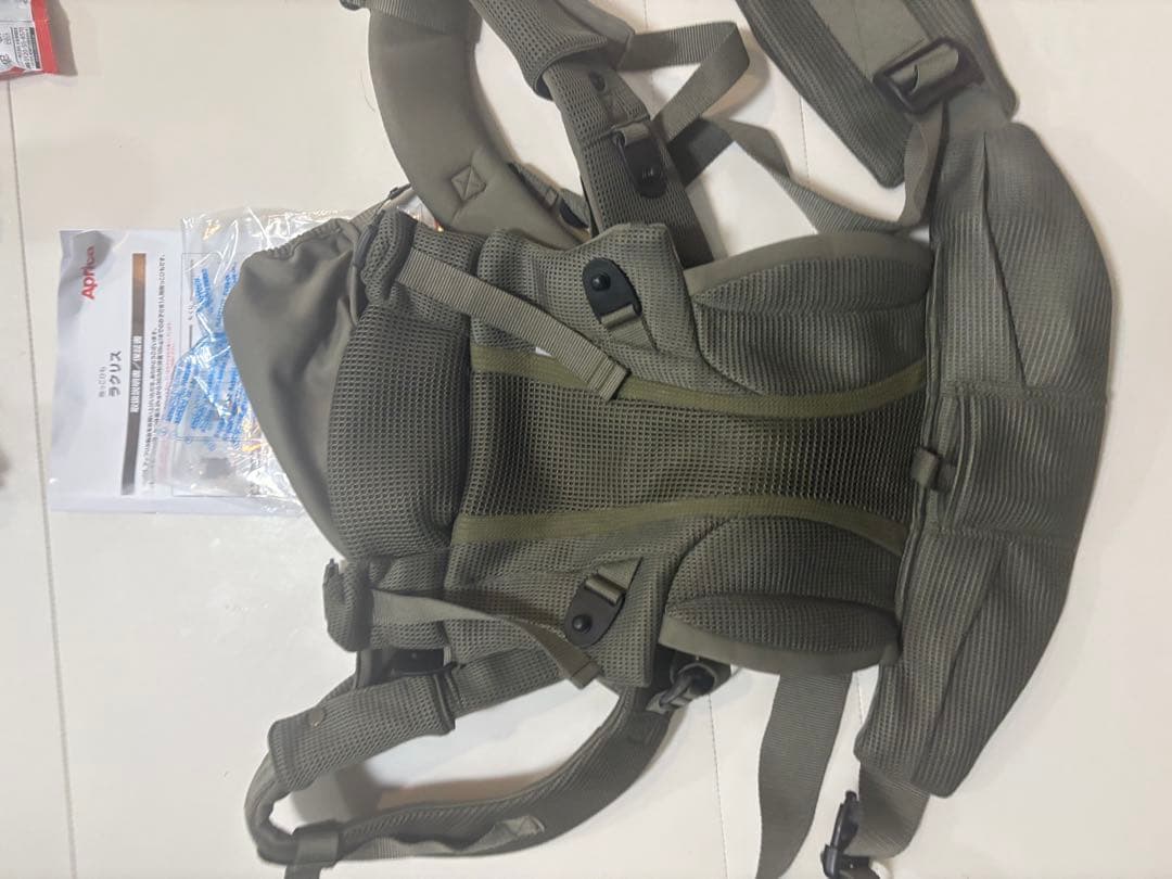 アップリカ　ラクリス　抱っこ紐 カーキ色　説明書、付属品付き