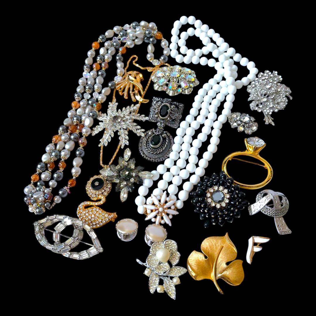 BLACK FRIDAY福袋☆ブラック&クリアカラー19点☆ブランドブローチ多数