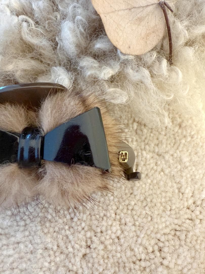 アレクサンドル ドゥ パリ　 リボン×リアルファー×スワロ付き クリップ