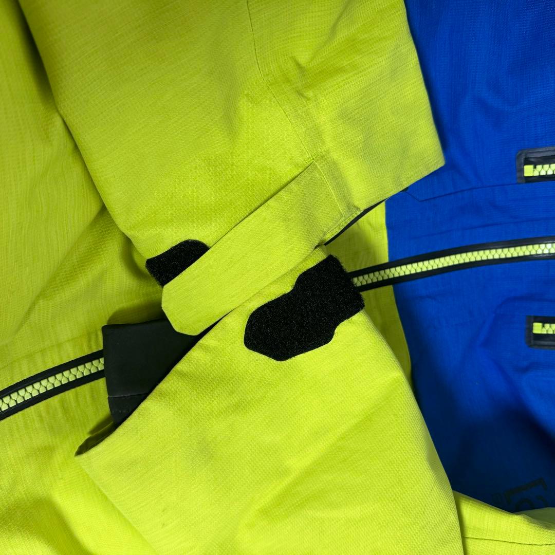 美品　BURTON AK GORE-TEX MAK 2L STAGGAR JK