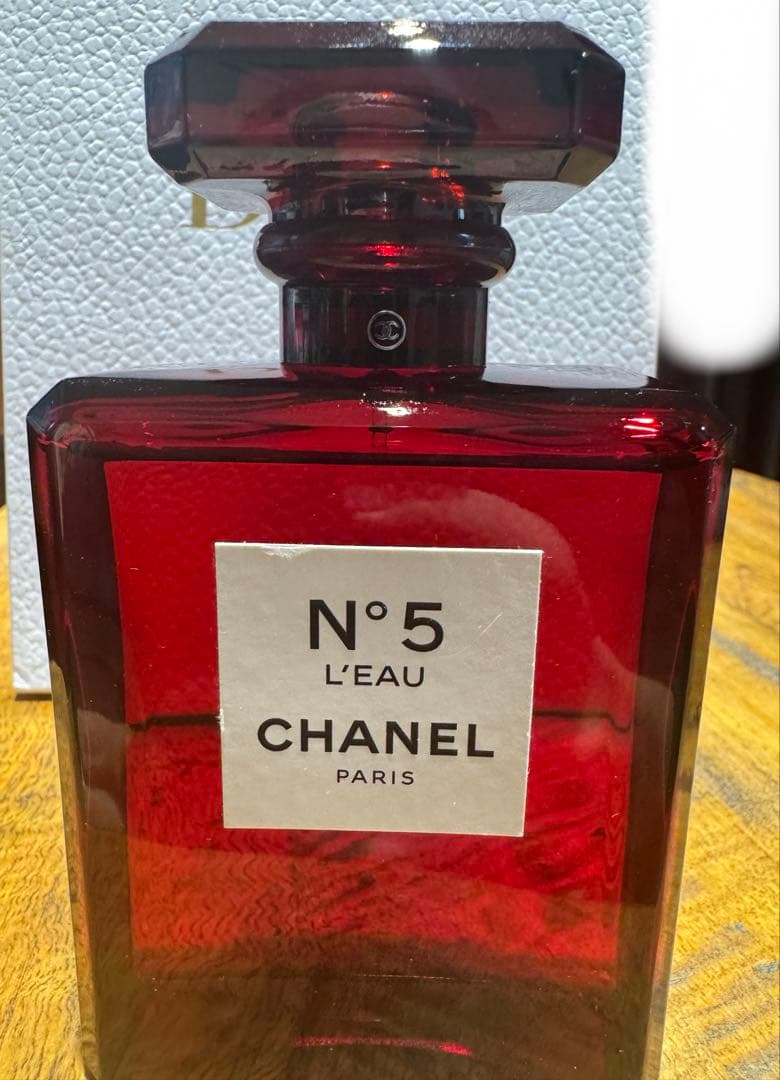CHANEL N°5 L'EAU 赤いボトル　シャネル香水
