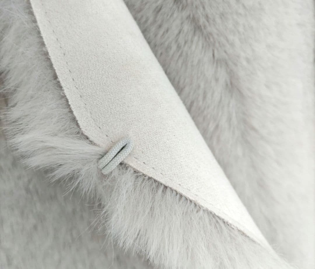 美品【l'armoire de luxe】エコファーリバーシブルベスト　ベージュ