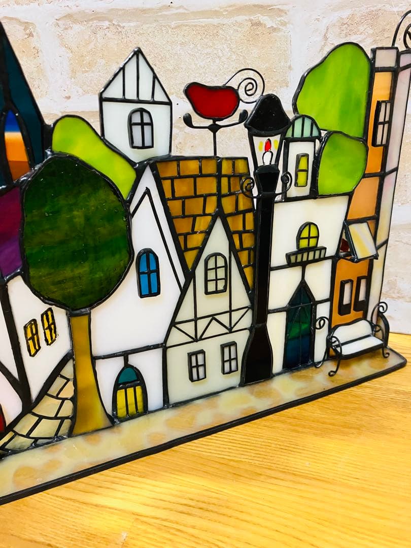 ステンドグラス　ガス燈のある街並み