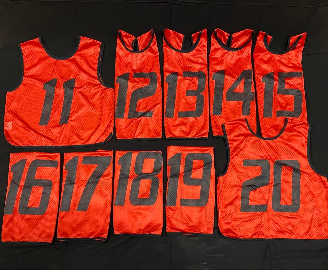 ナンバー付きビブス　モルテン　赤　40枚セット11から50番まで連番