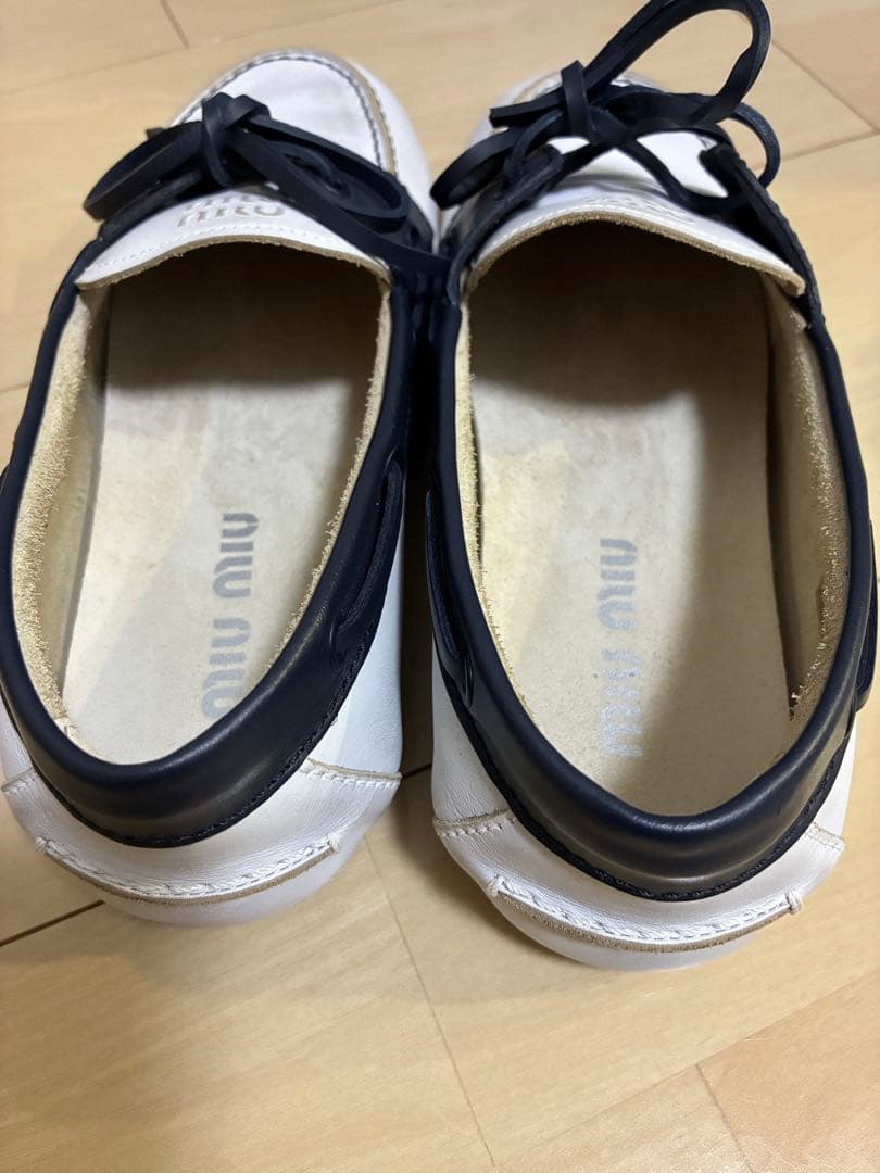 miumiu ブリーチドツートンレザーローファー