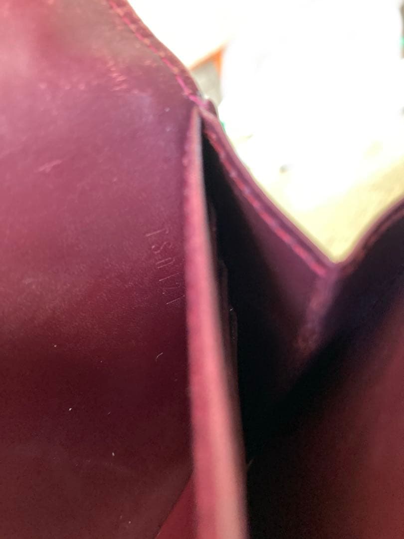 ルイヴィトン ヴェルニ ポルトフォイユ サラ 長財布 (商品説明必読　訳あり)